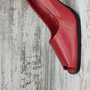 🟥Vintage Newport News Red Leather Peep Toe Pumps